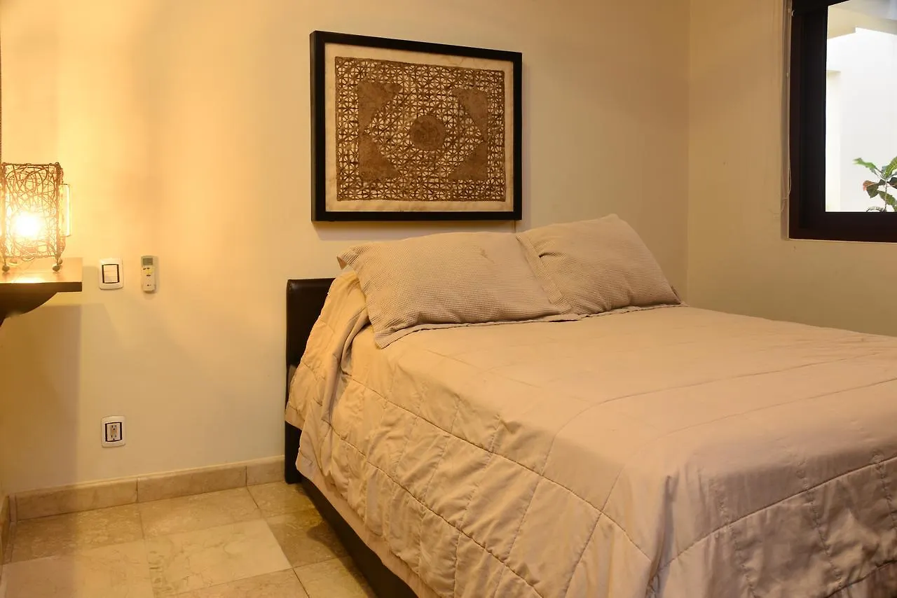 פלאייה דל כרמן El Faro Condos By Rentals Your Way 0*, פלאייה דל כרמן