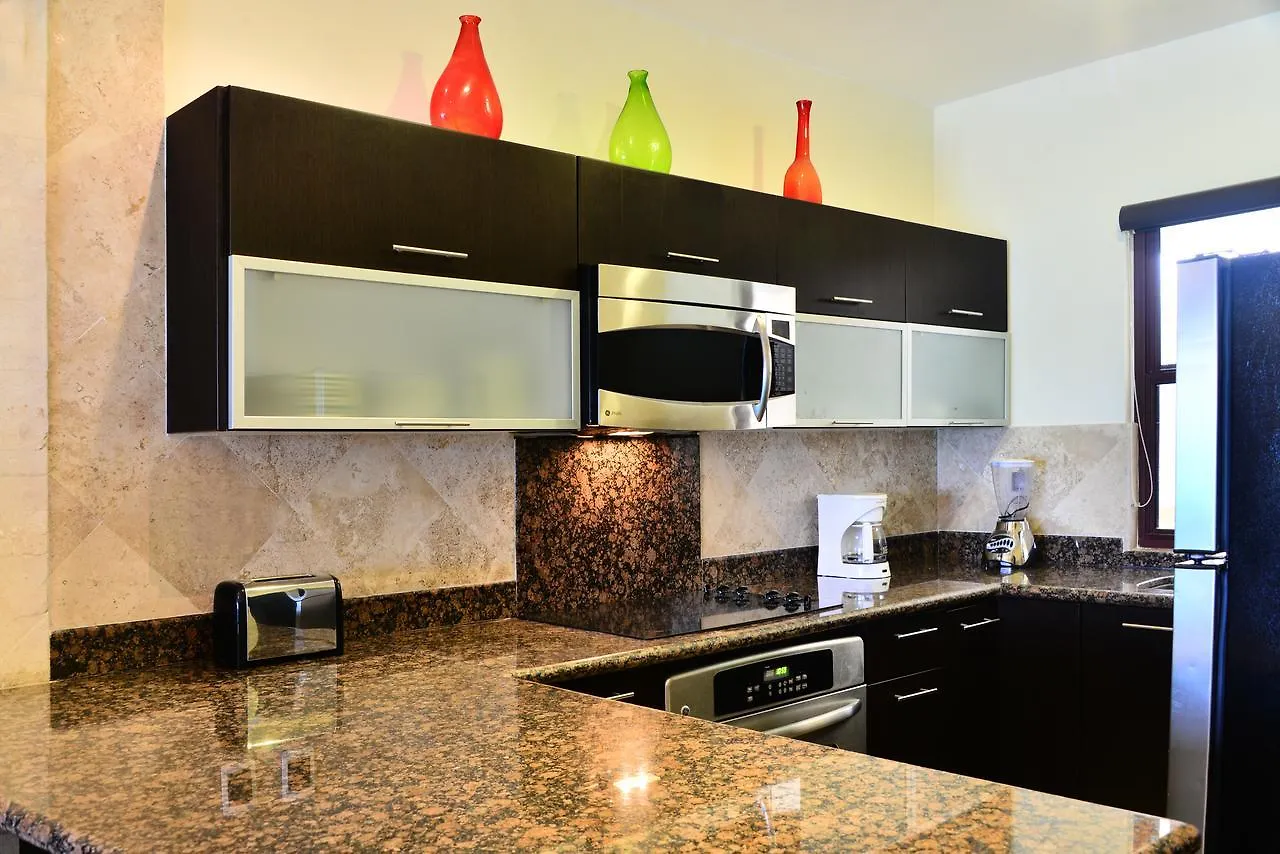 פלאייה דל כרמן El Faro Condos By Rentals Your Way 0*, פלאייה דל כרמן